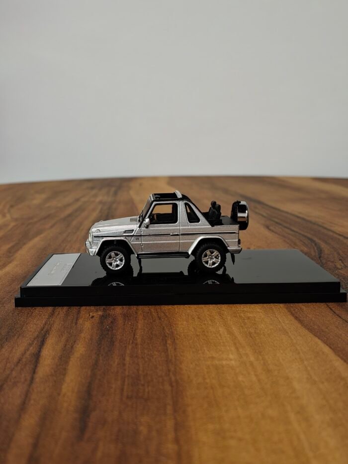 Mercedes Benz G500 Cabrio W463 ( Silver) 1:64 - Image 3