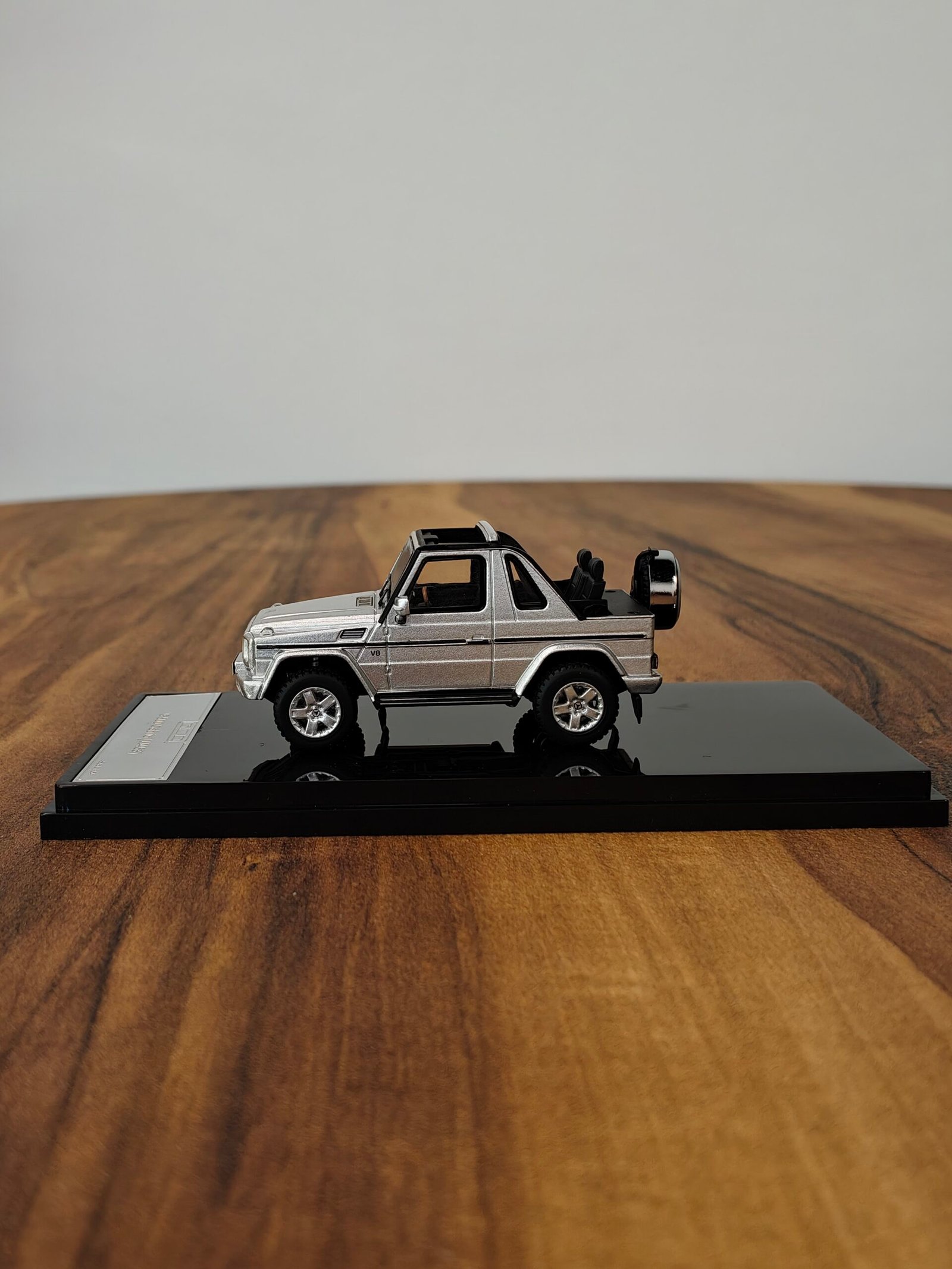 Mercedes Benz G500 Cabrio W463 ( Silver) 1:64 - Image 3