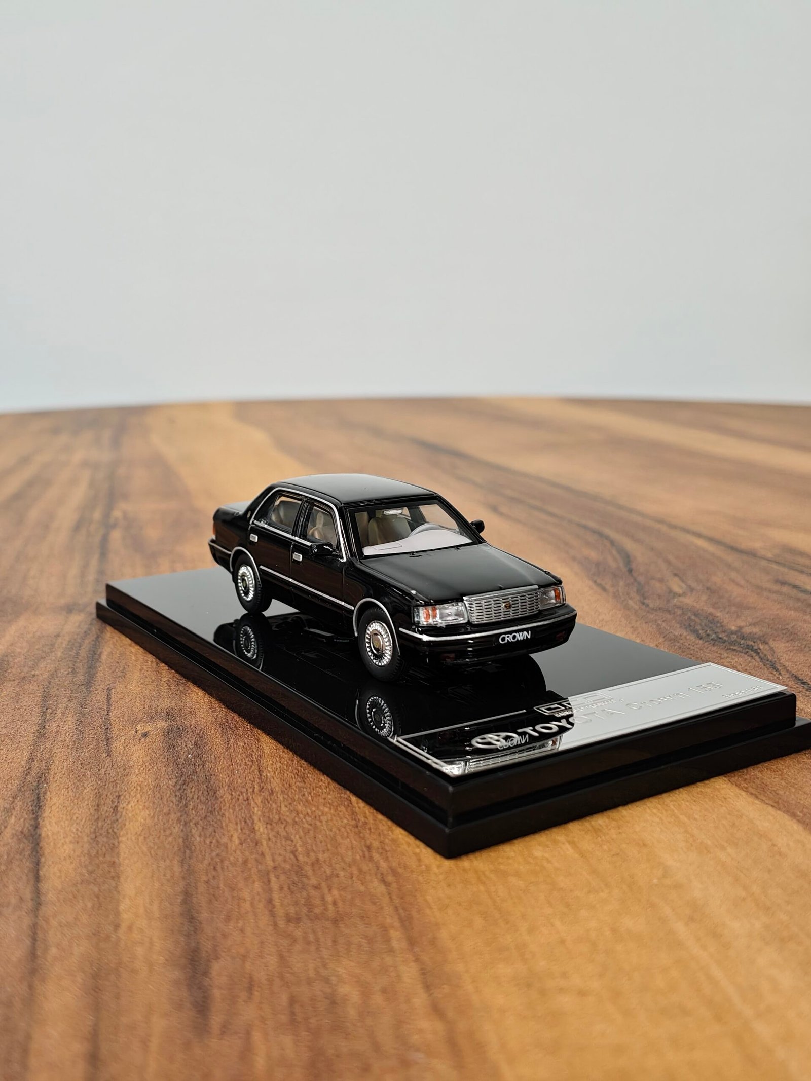 Toyota Crown JZS155 (Black) 1:64 - Image 2