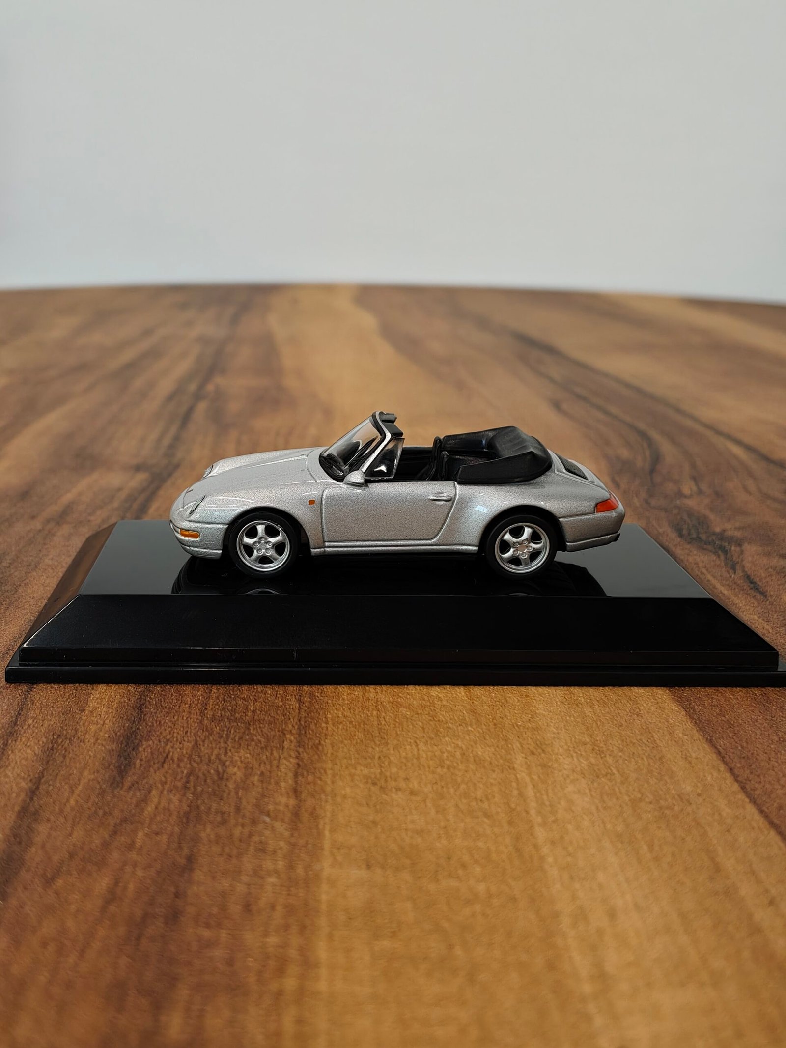 Porsche 993 Cabrio 1:64 silver - Image 3