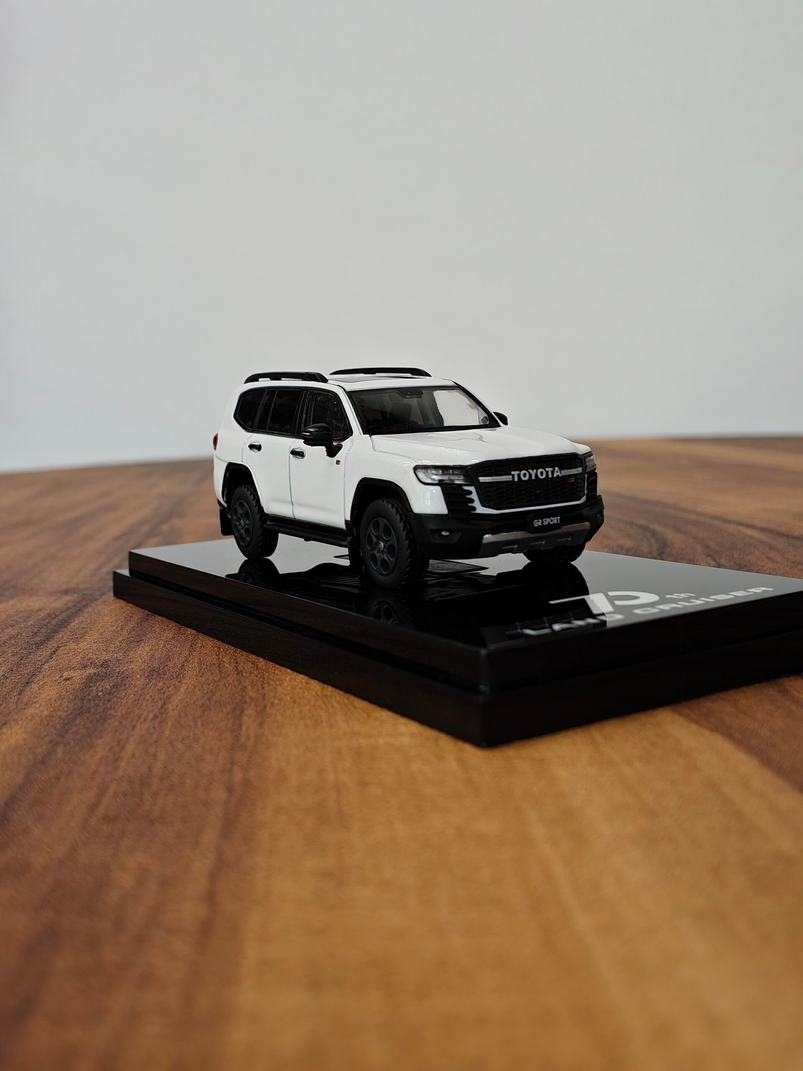 Hobby Japan 70th Toyota Land Cruiser 1:64 White - Image 2
