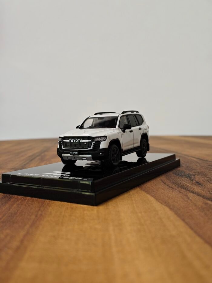 Hobby Japan 70th Toyota Land Cruiser 1:64 White