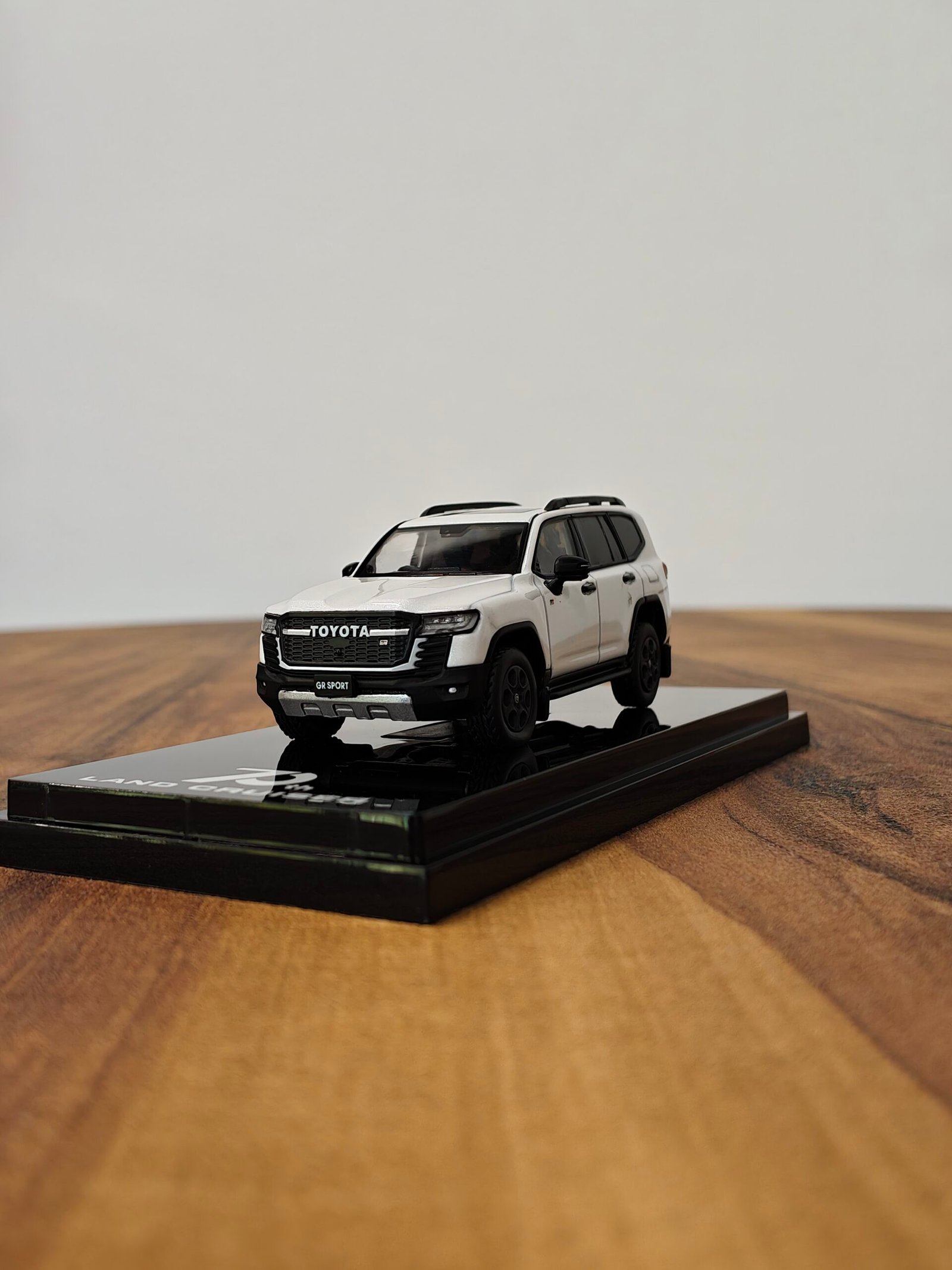 Hobby Japan 70th Toyota Land Cruiser 1:64 White
