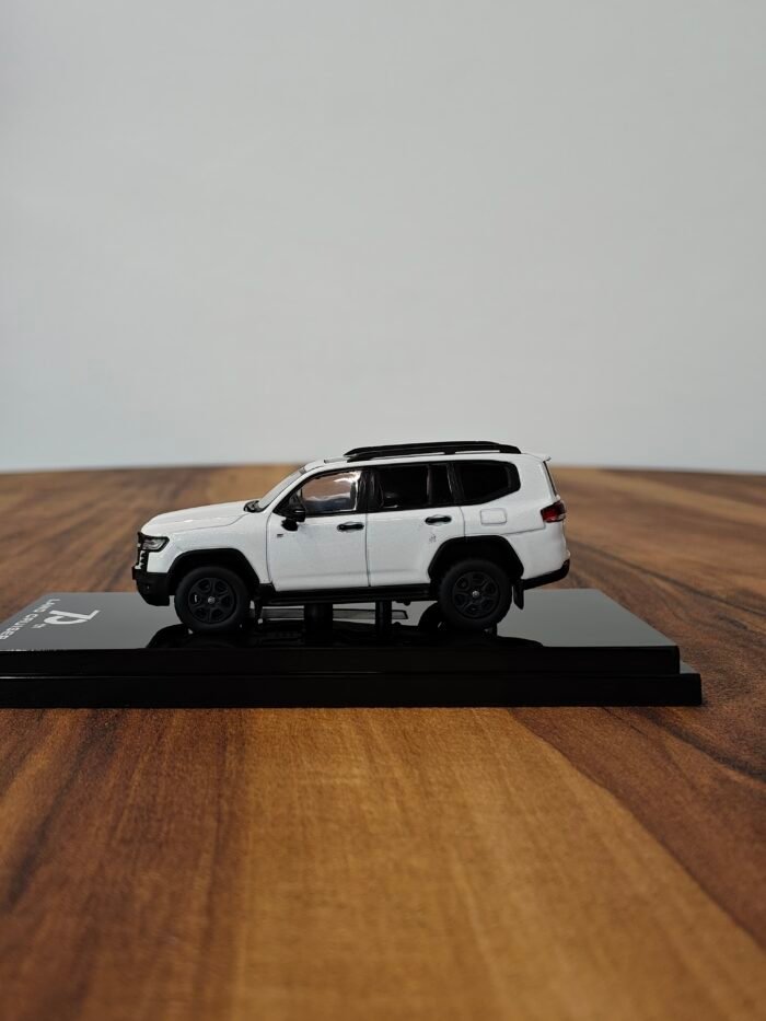 Hobby Japan 70th Toyota Land Cruiser 1:64 White - Image 3