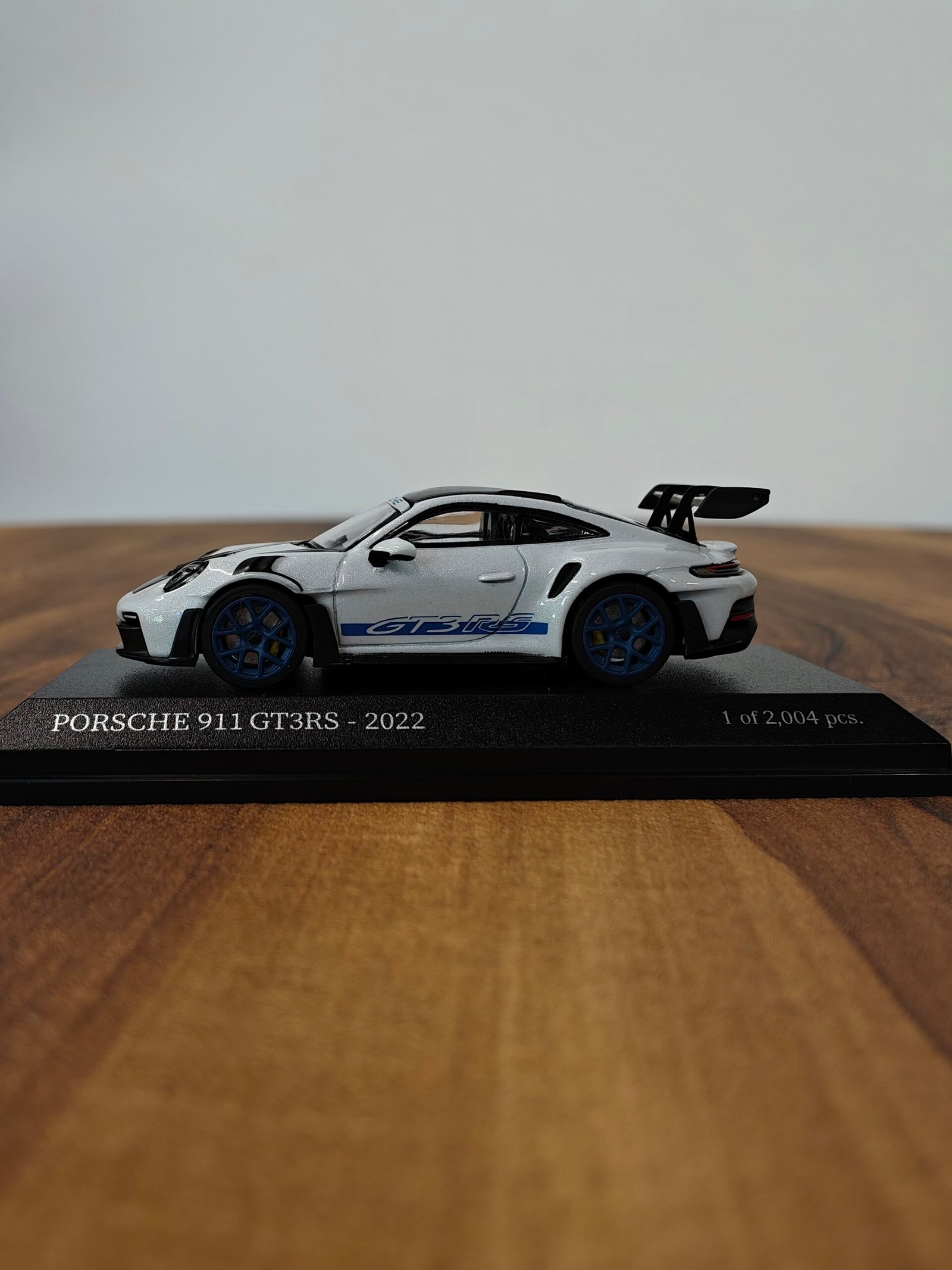 Porsche 911 GT3RS-2022 Gray 1:64 - Image 3