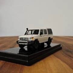 Toyota Land Cruiser  Lc79 French Vanilla With Canopy (White) 1:64