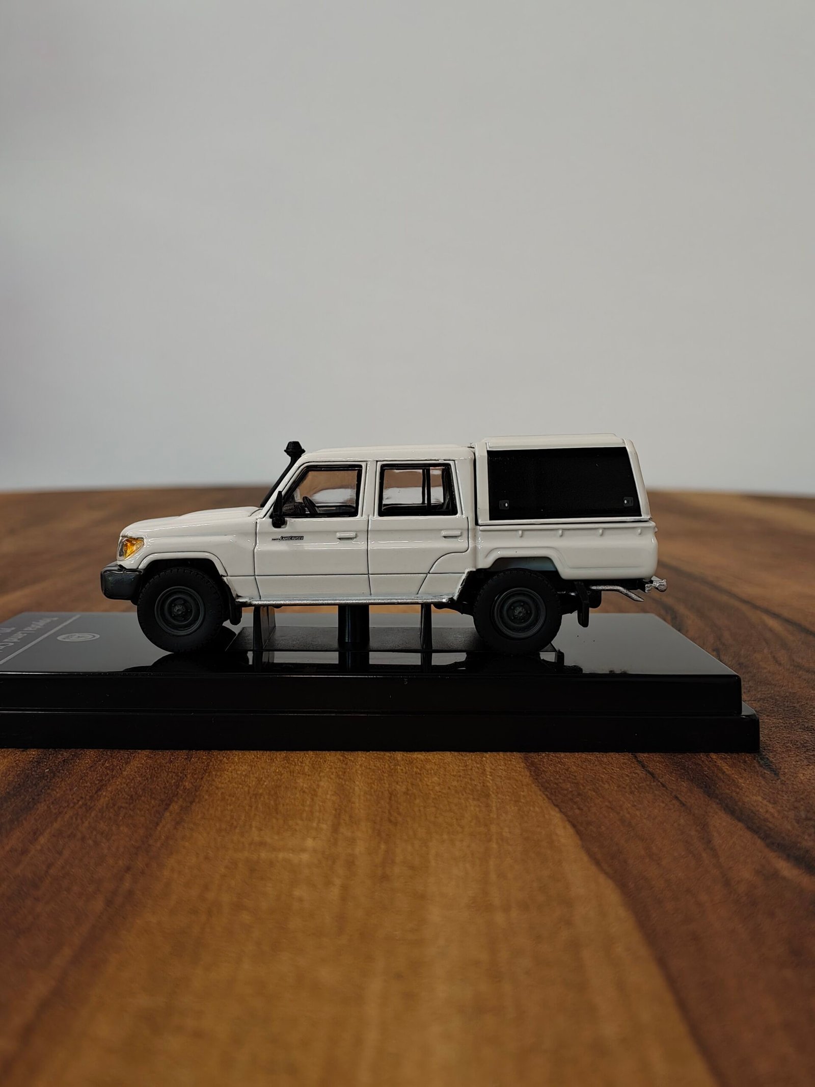 Toyota Land Cruiser  Lc79 French Vanilla With Canopy (White) 1:64 - Image 3