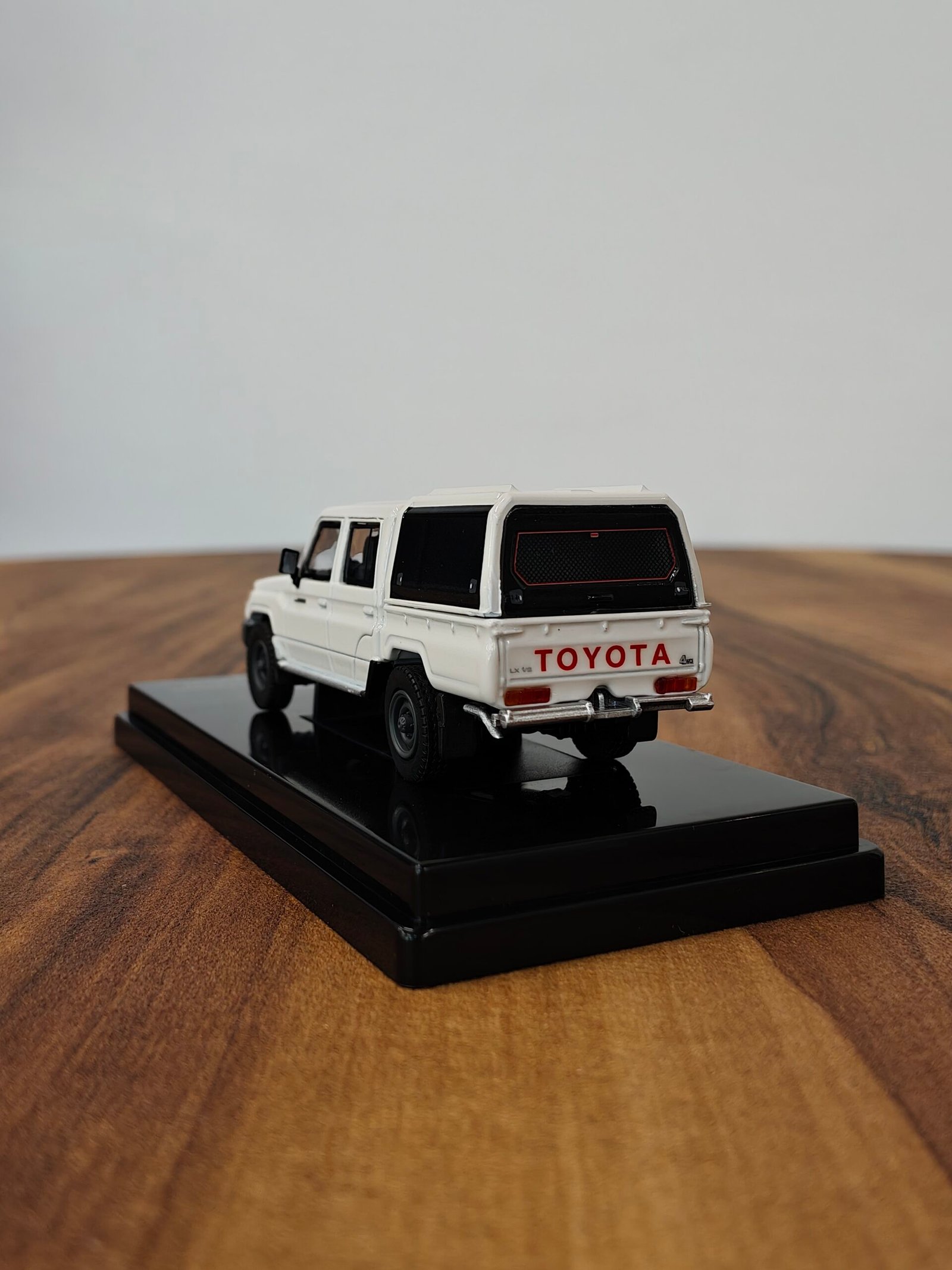 Toyota Land Cruiser  Lc79 French Vanilla With Canopy (White) 1:64 - Image 4
