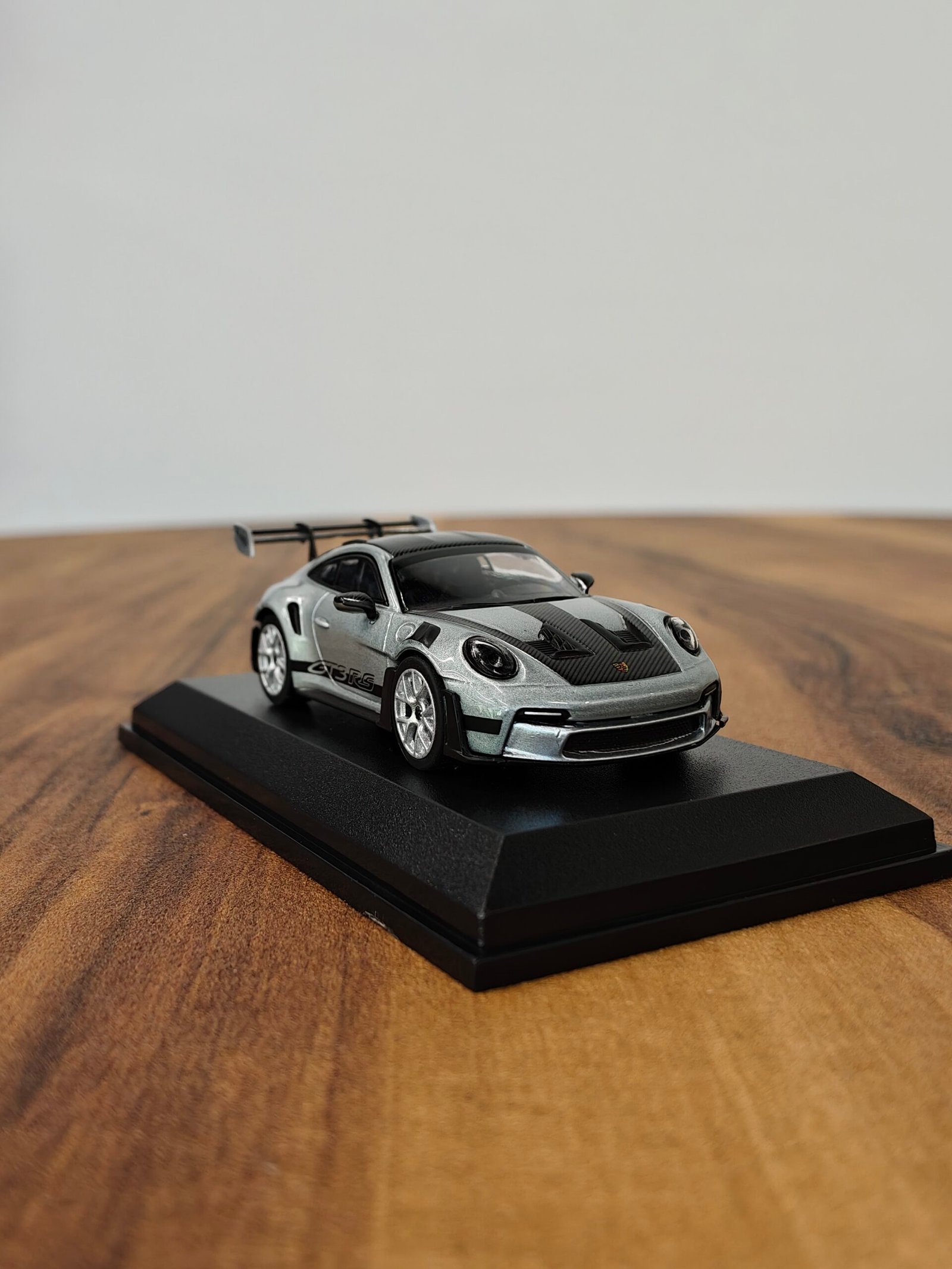 Porsche 911 GT3RS-2023 Silver 1:64 - Image 5