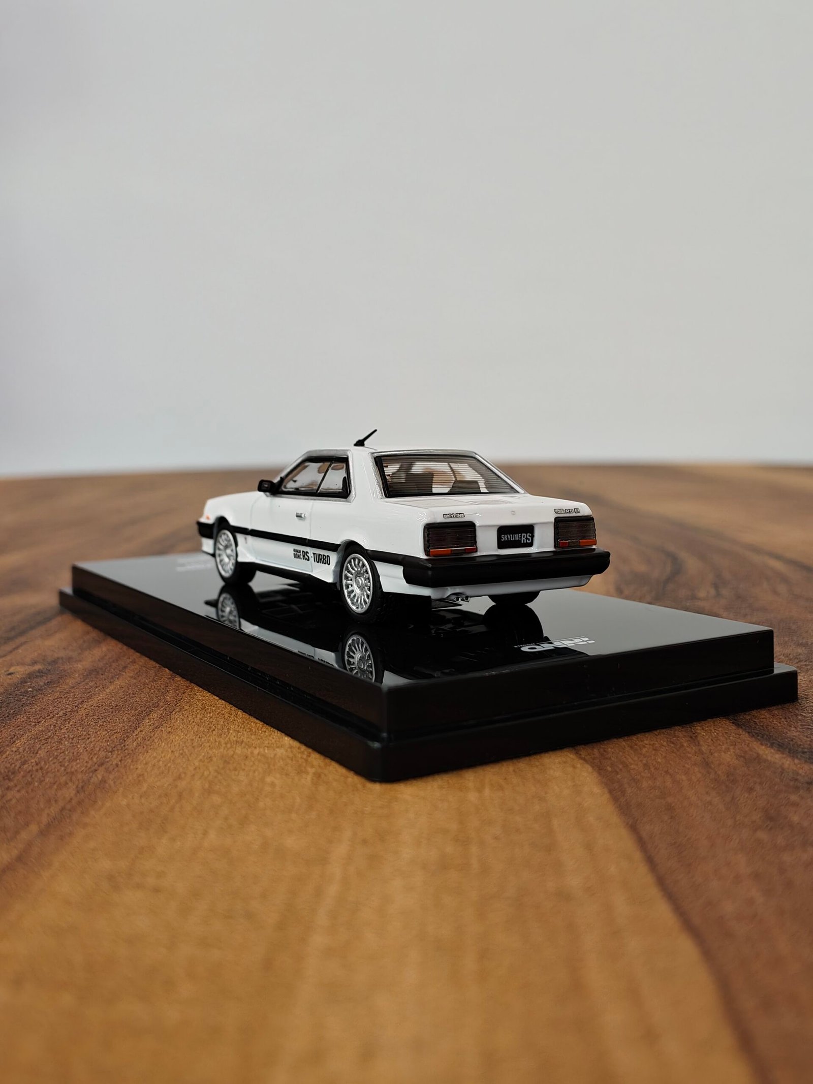 Nissan Skyline2000 RS-X Turbo (DR30) White 1:64 - Image 4