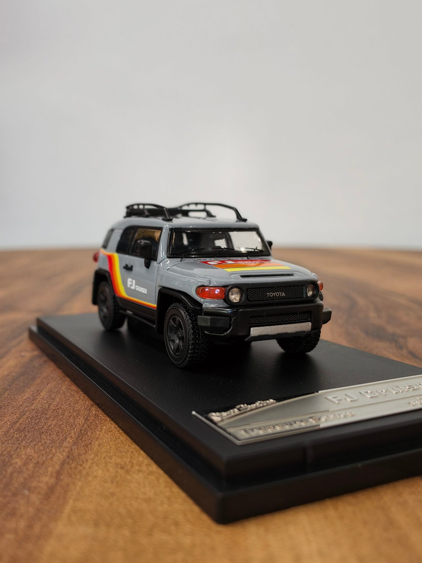FJ Cruiser Stance Hunters 1:64 - Image 2