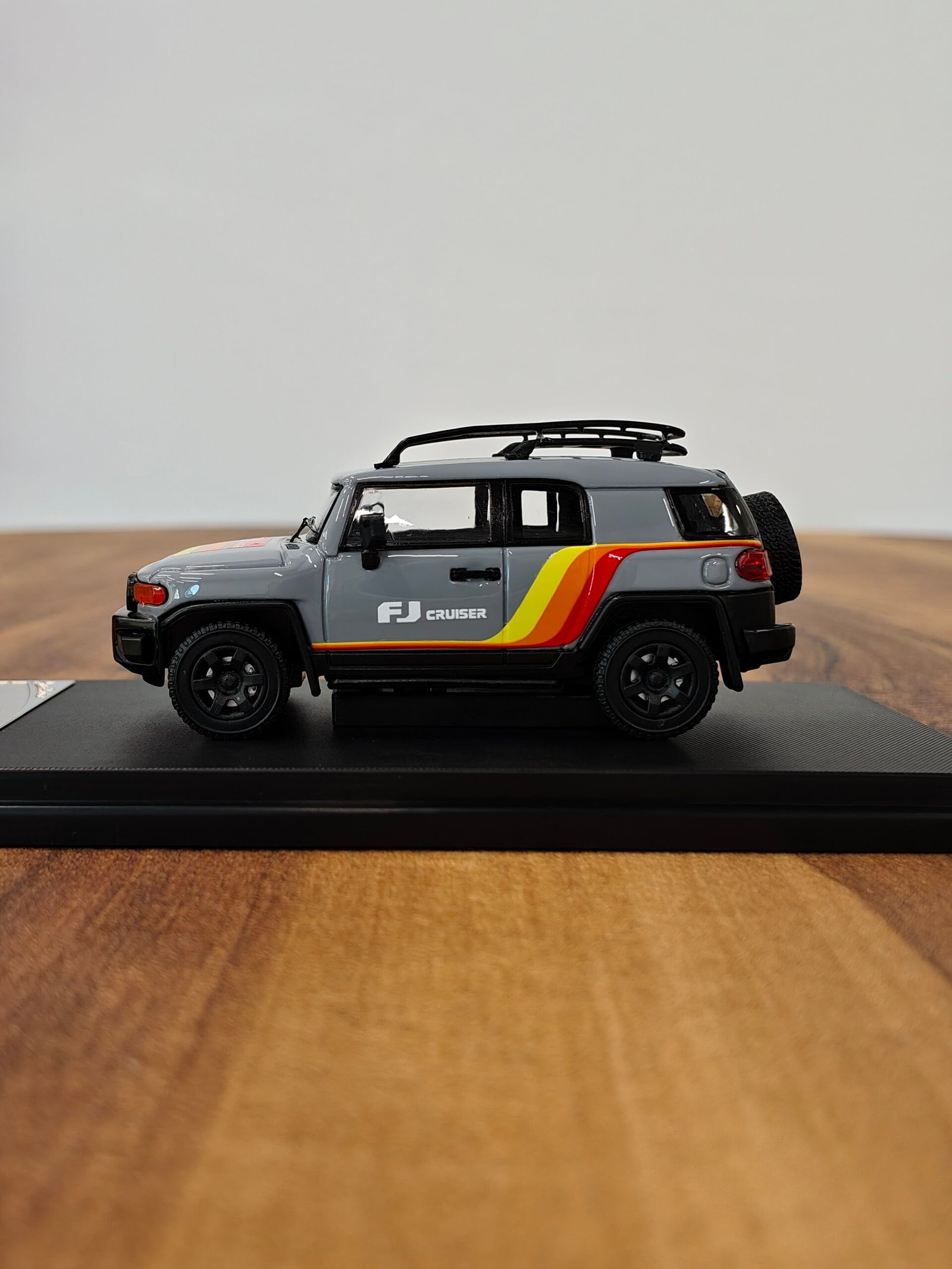 FJ Cruiser Stance Hunters 1:64 - Image 3