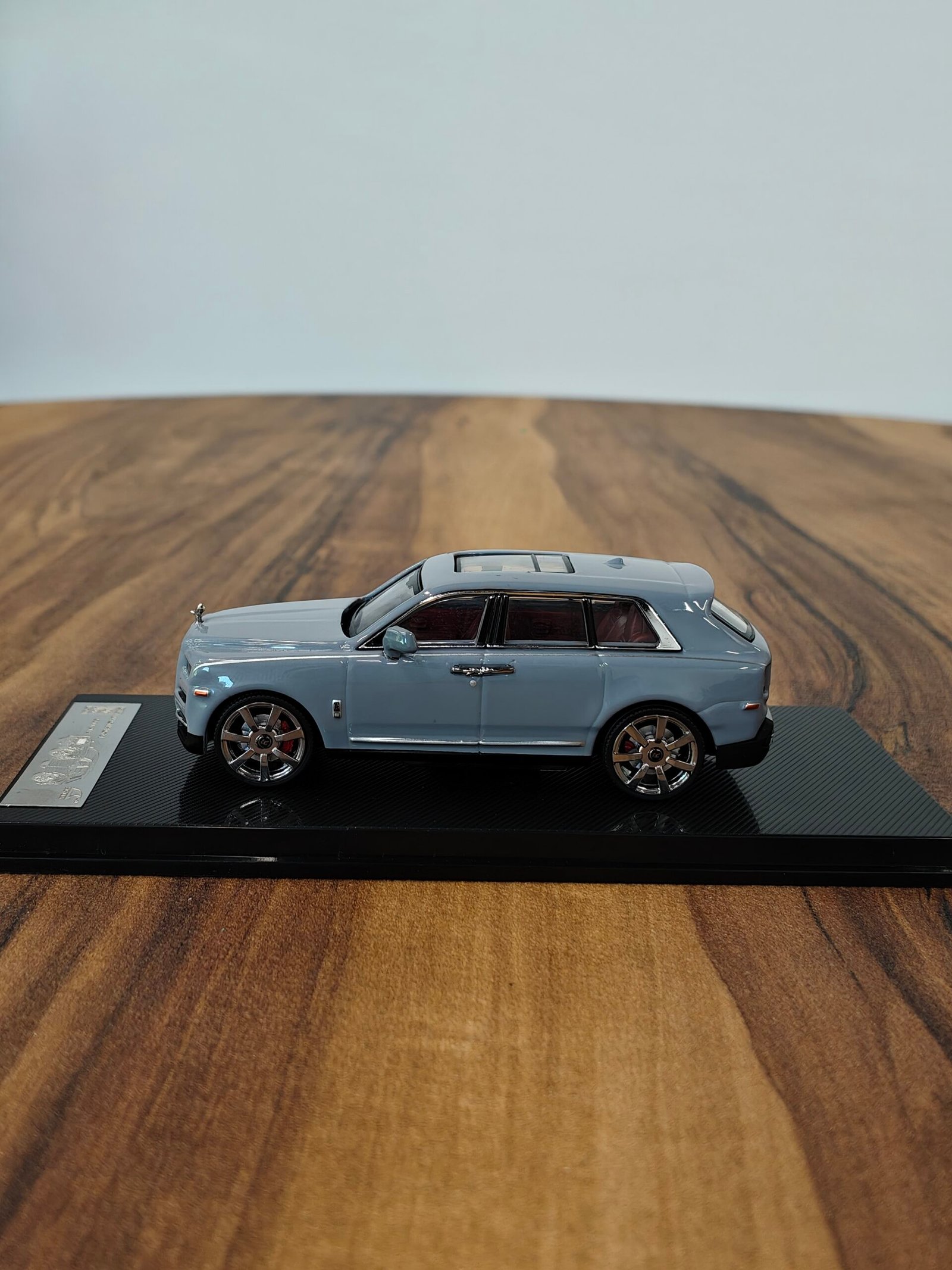 Rolls Royce Cullinan 1:64 - Image 9