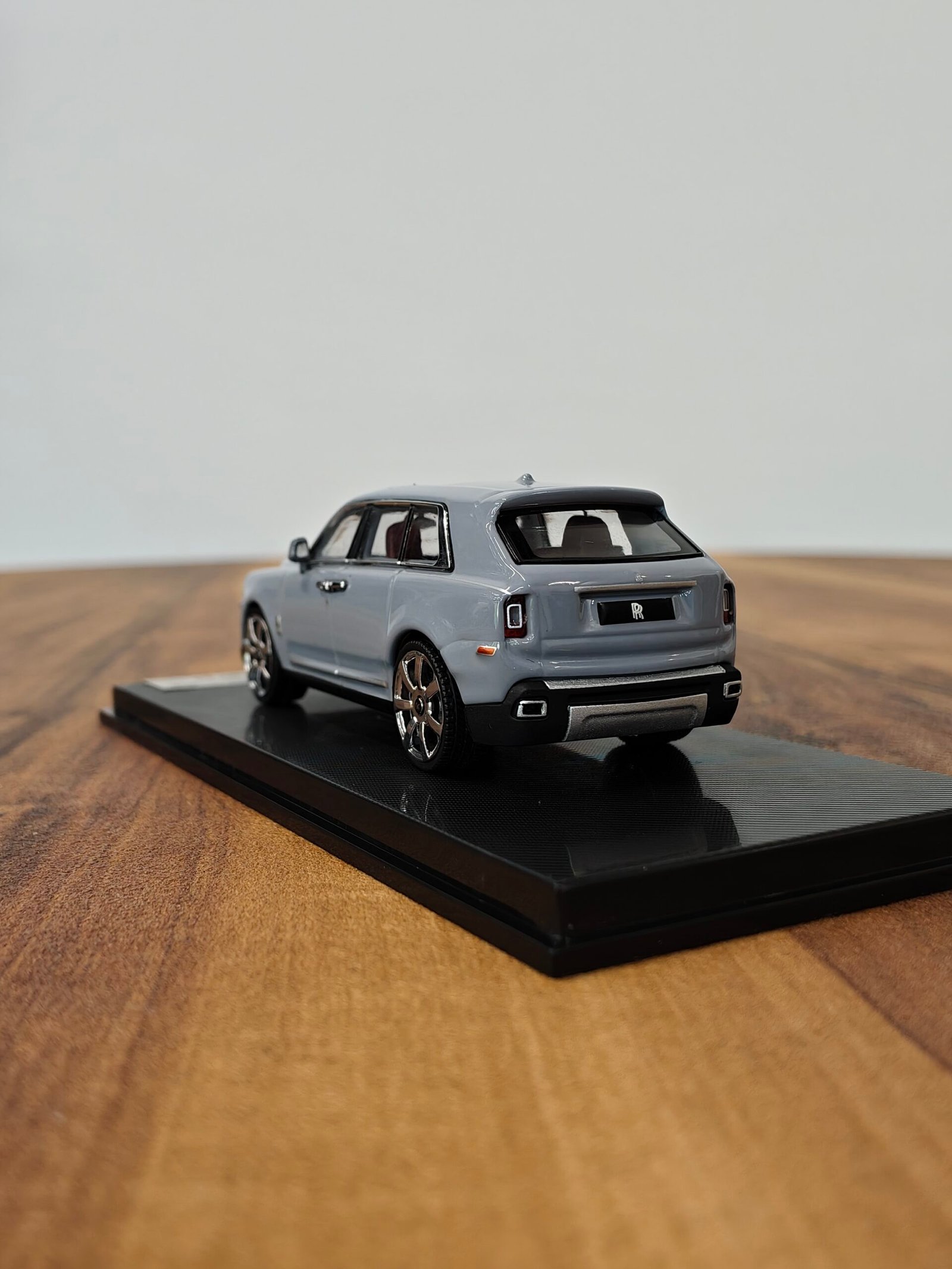 Rolls Royce Cullinan 1:64 - Image 10