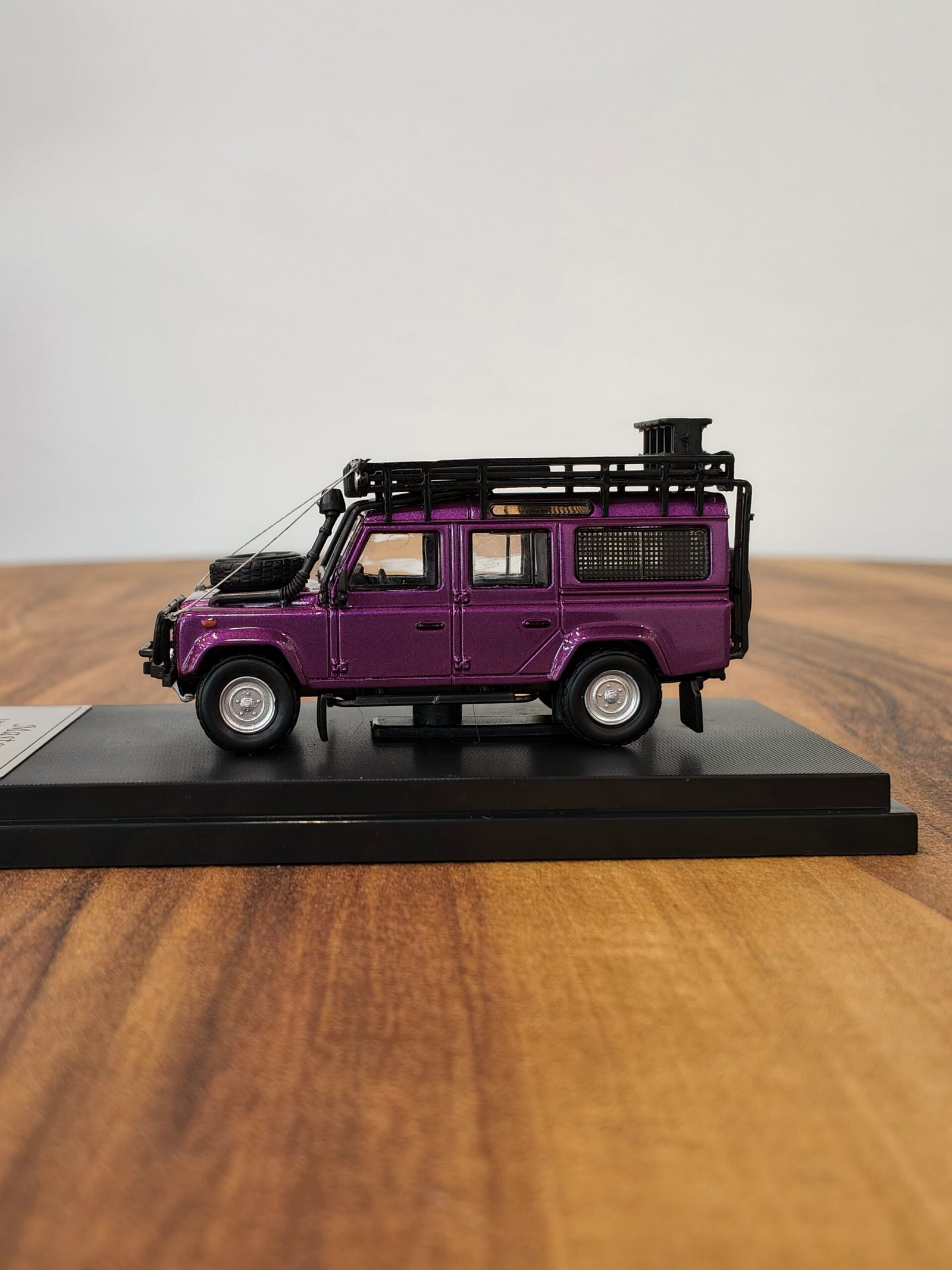 Land Rover Defender 110 Purple 1:64 - Image 3