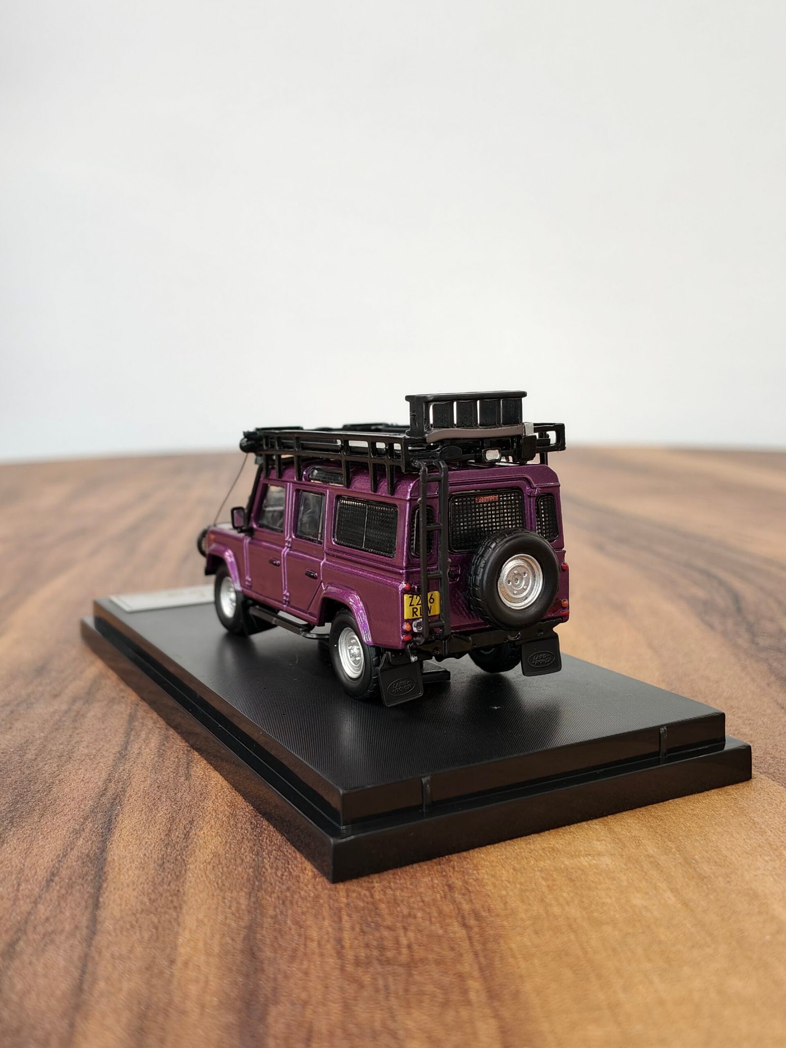 Land Rover Defender 110 Purple 1:64 - Image 4