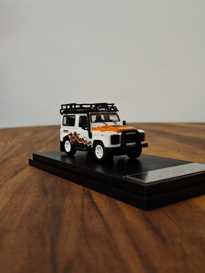 Land Rover Defender 90 white 1:64 - Image 2