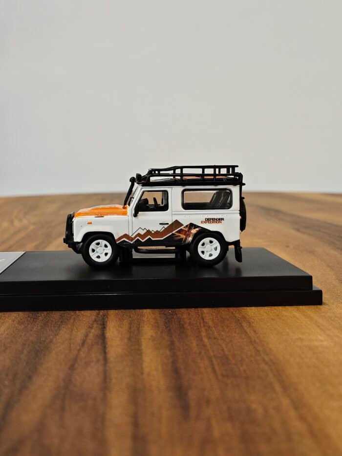 Land Rover Defender 90 white 1:64 - Image 3
