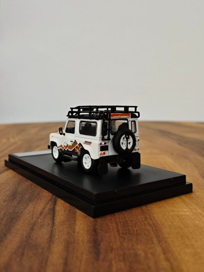 Land Rover Defender 90 white 1:64 - Image 4