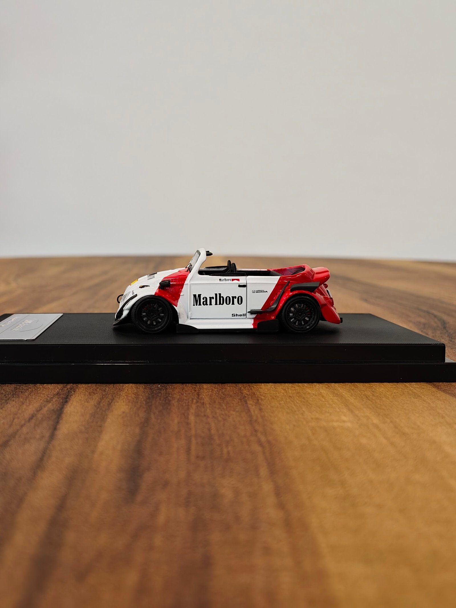 RWB Beetle Marlboro 1:64 - Image 3