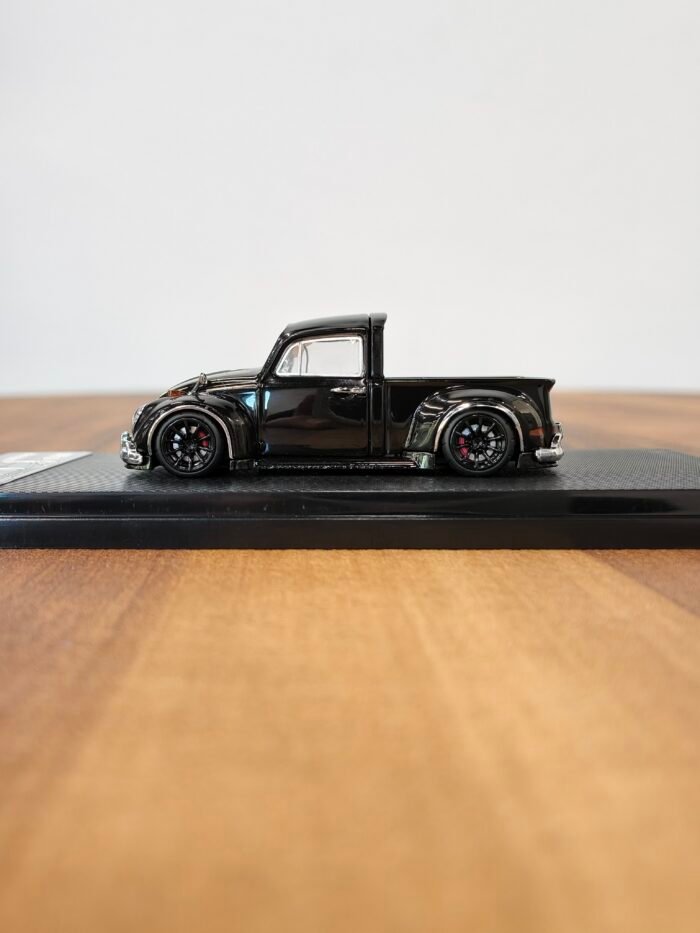 Beetle Pickup Truck 1:64 White & Black - Image 9