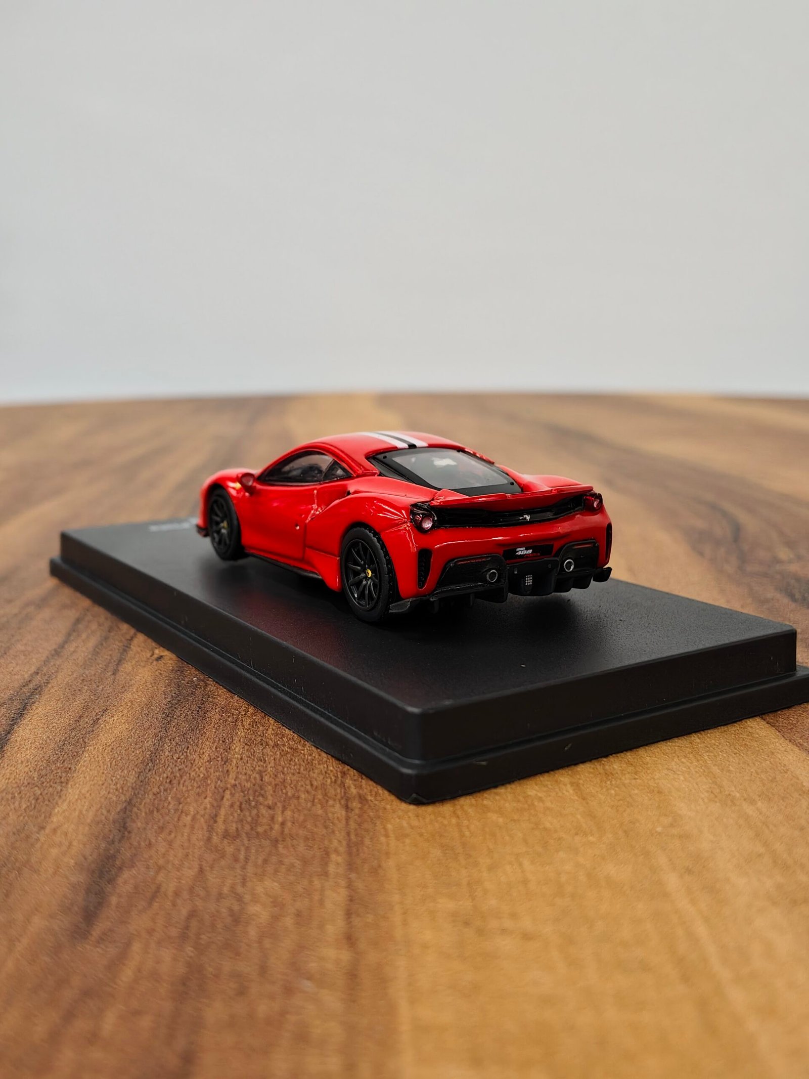 Ferrari 488 Pista 1:64 Red - Image 4