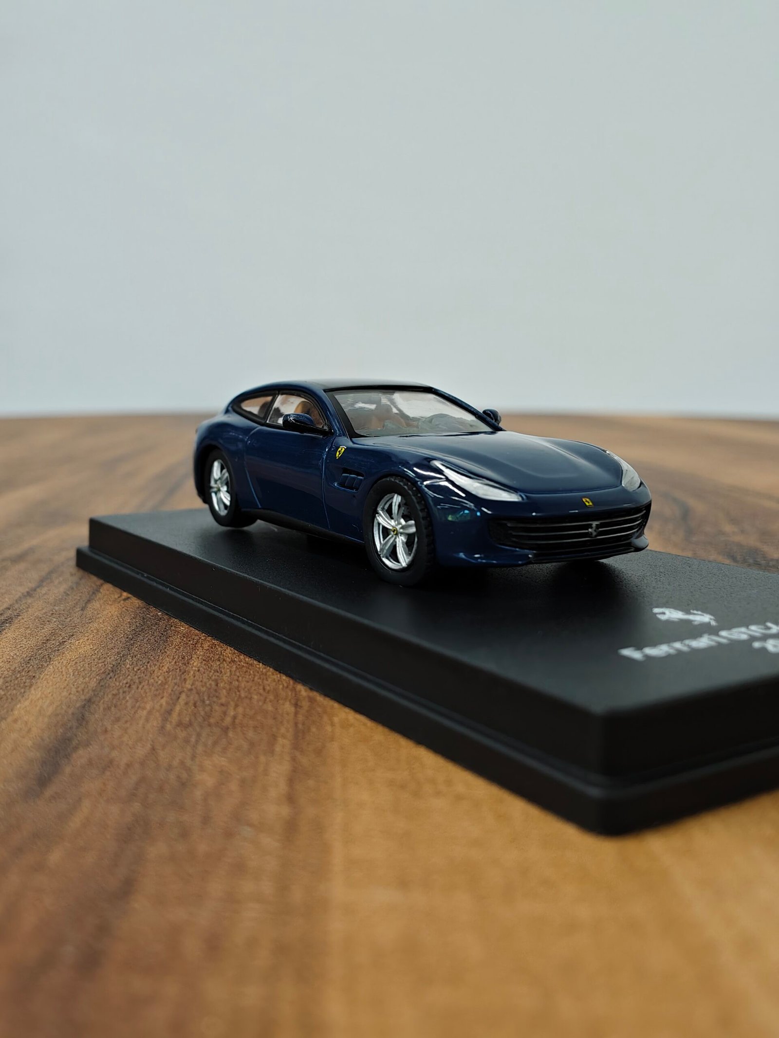 Ferrari GTC4 Lusso 1:64 Blue - Image 2