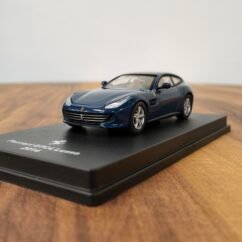 Ferrari GTC4 Lusso 1:64 Blue