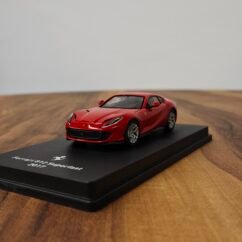 Ferrari 812 Superfast 1:64 Red