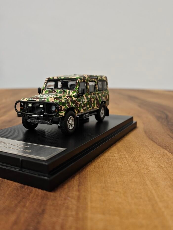 Land Rover Defender 110 Green 1:64