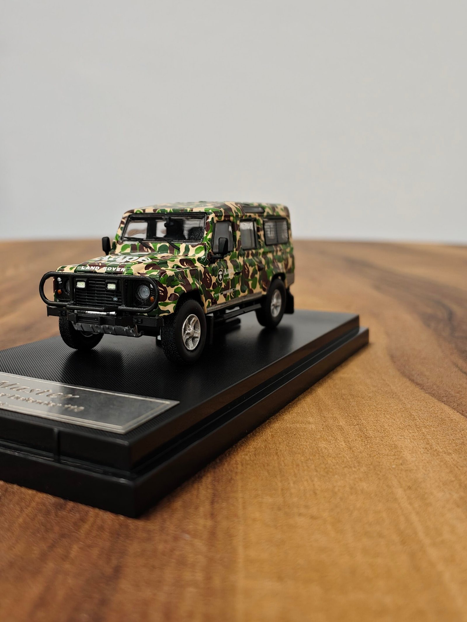 Land Rover Defender 110 Green 1:64