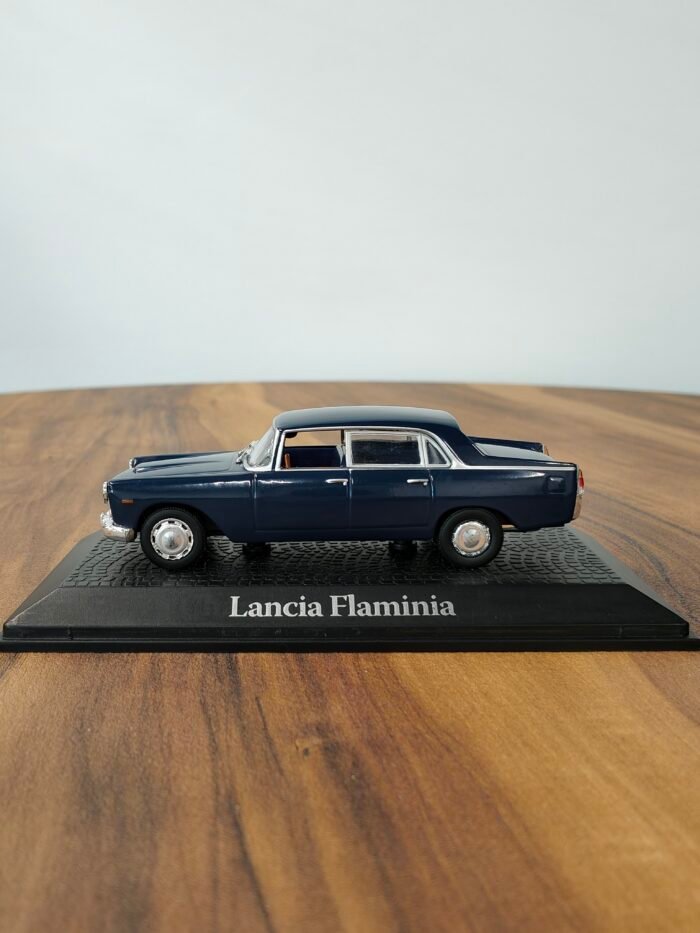 Lancia Flaminia (Dark Blue) 1:43 - Image 3