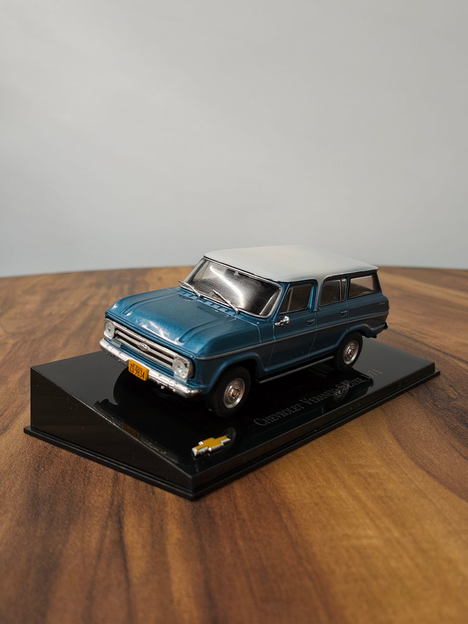 Chevrolet Veraneio S Luxe 1971 blue 1:43