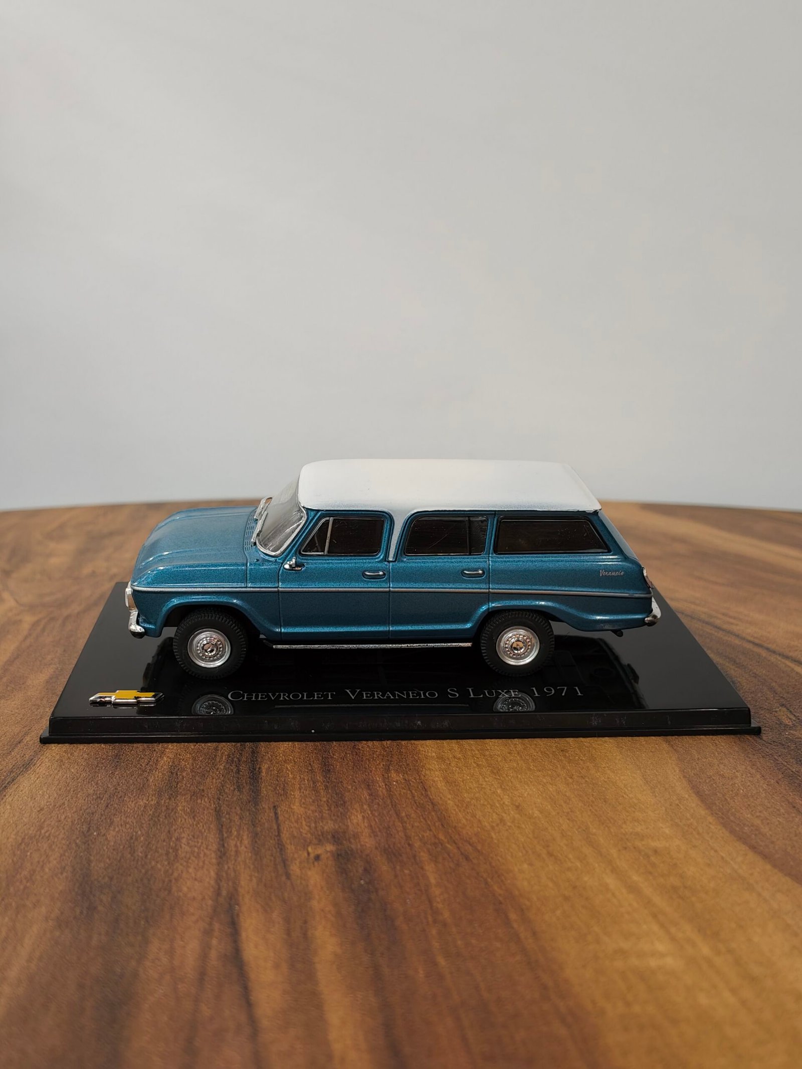 Chevrolet Veraneio S Luxe 1971 blue 1:43 - Image 4
