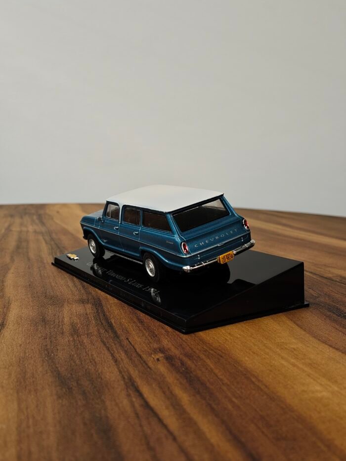 Chevrolet Veraneio S Luxe 1971 blue 1:43 - Image 6