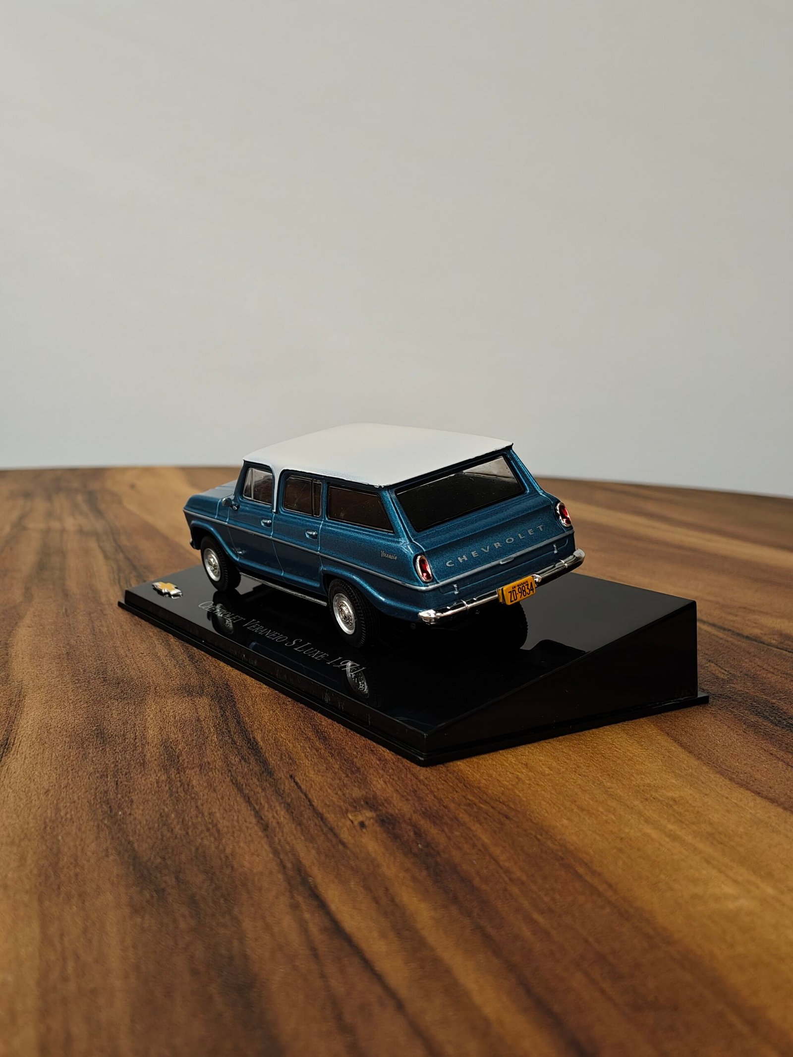 Chevrolet Veraneio S Luxe 1971 blue 1:43 - Image 6