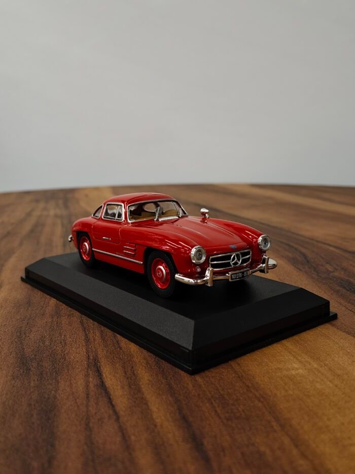 Mercedes Benz 300 sl 1:43 Red - Image 2