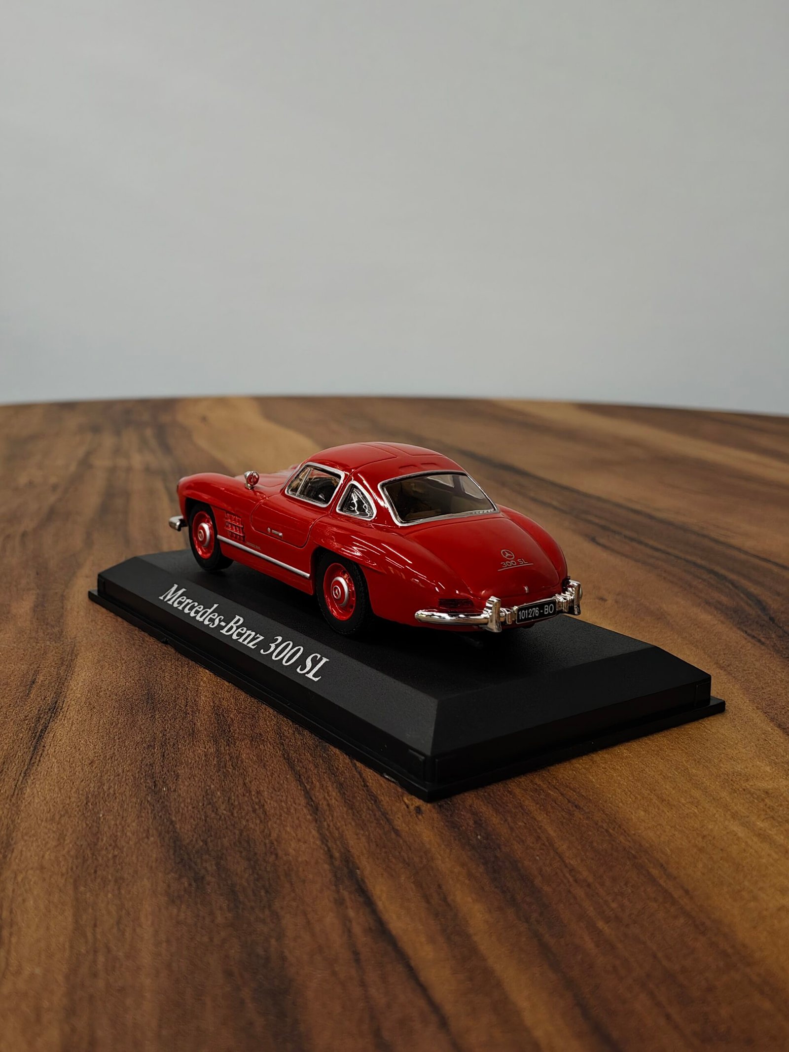 Mercedes Benz 300 sl 1:43 Red - Image 4