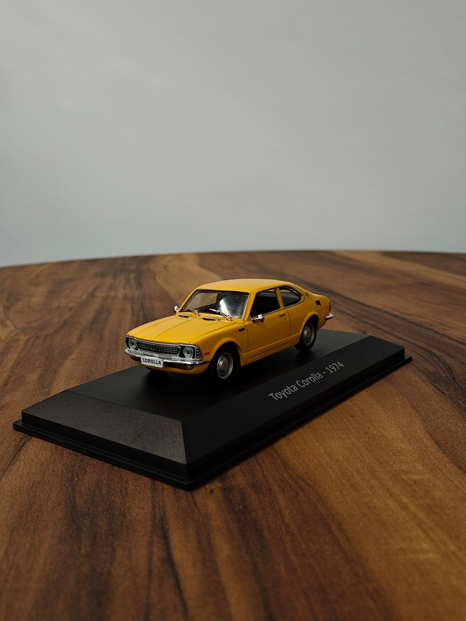 Toyota Corolla-1974 (Yellow) 1:64