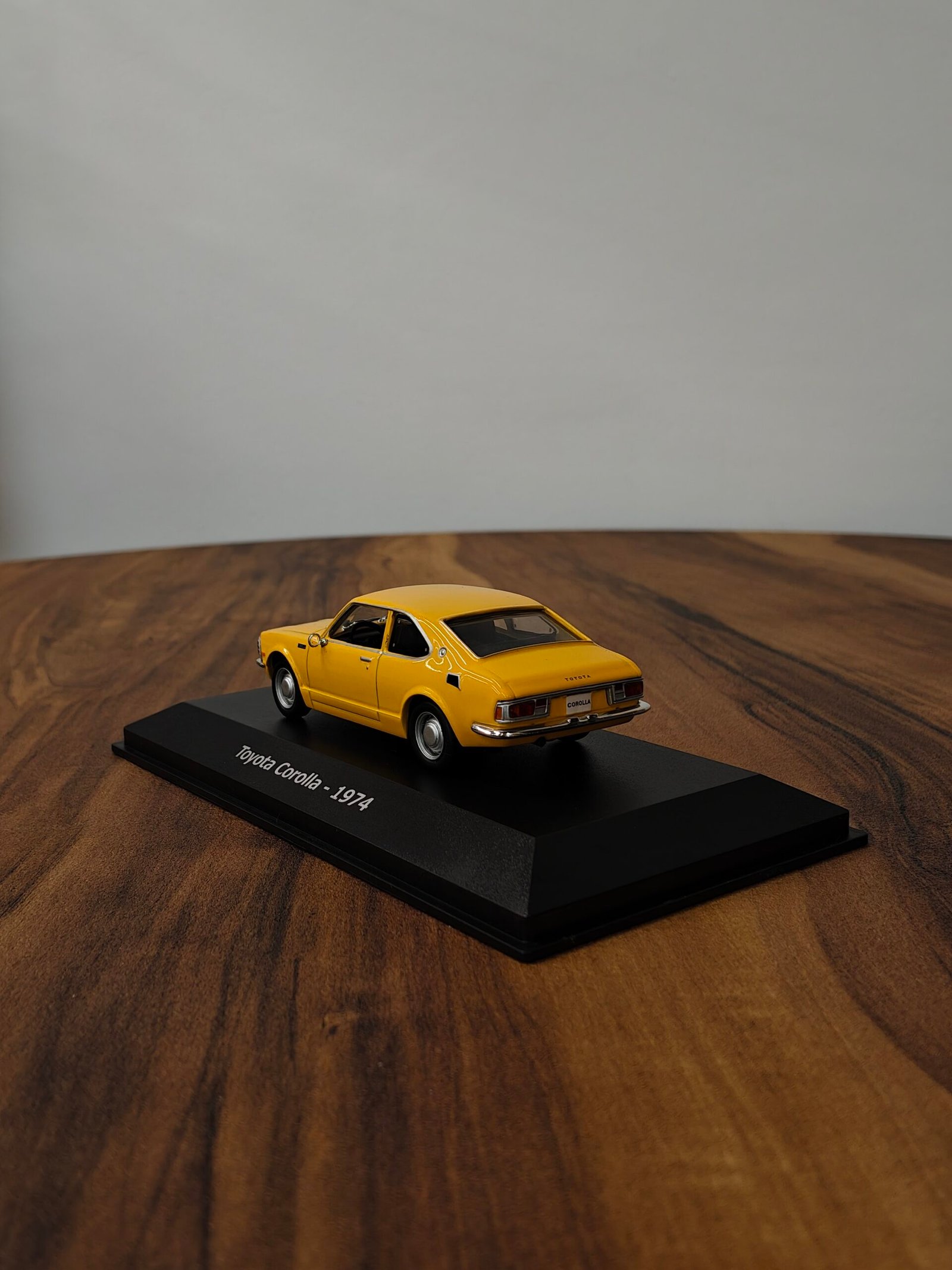 Toyota Corolla-1974 (Yellow) 1:64 - Image 4