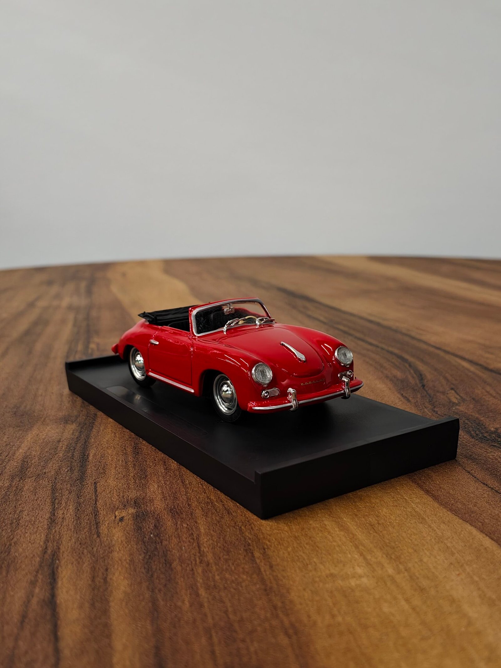 Porsche 356 Cabriolet Aperta1952 Red 1:43 - Image 2
