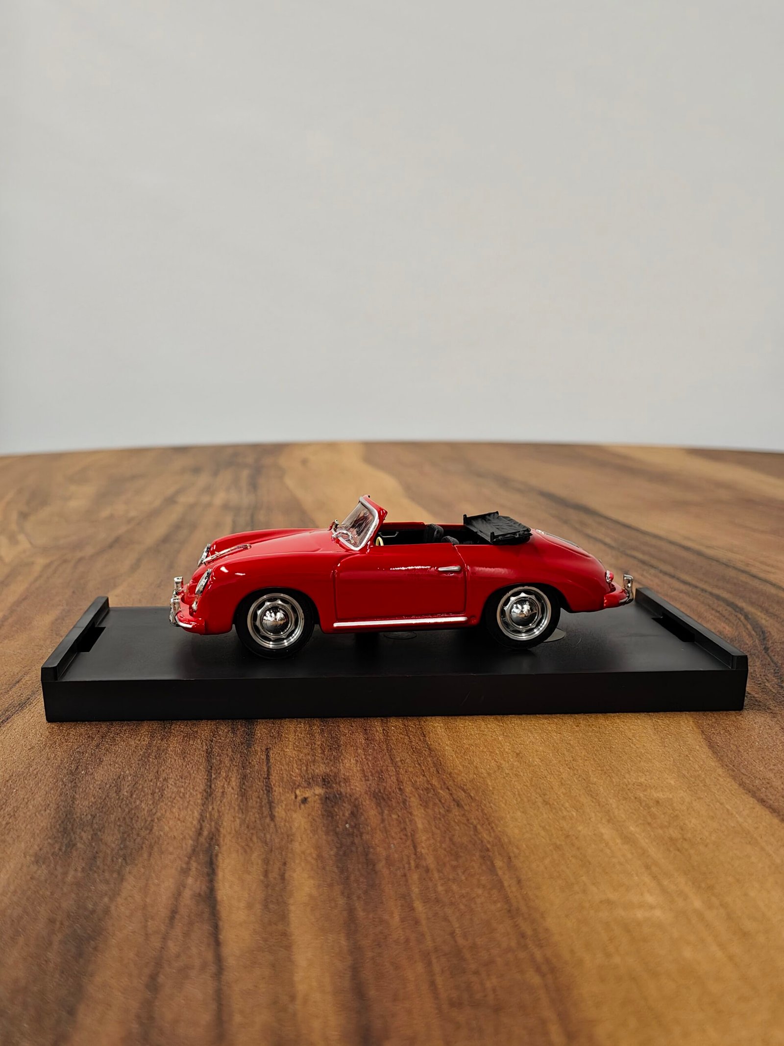 Porsche 356 Cabriolet Aperta1952 Red 1:43 - Image 3