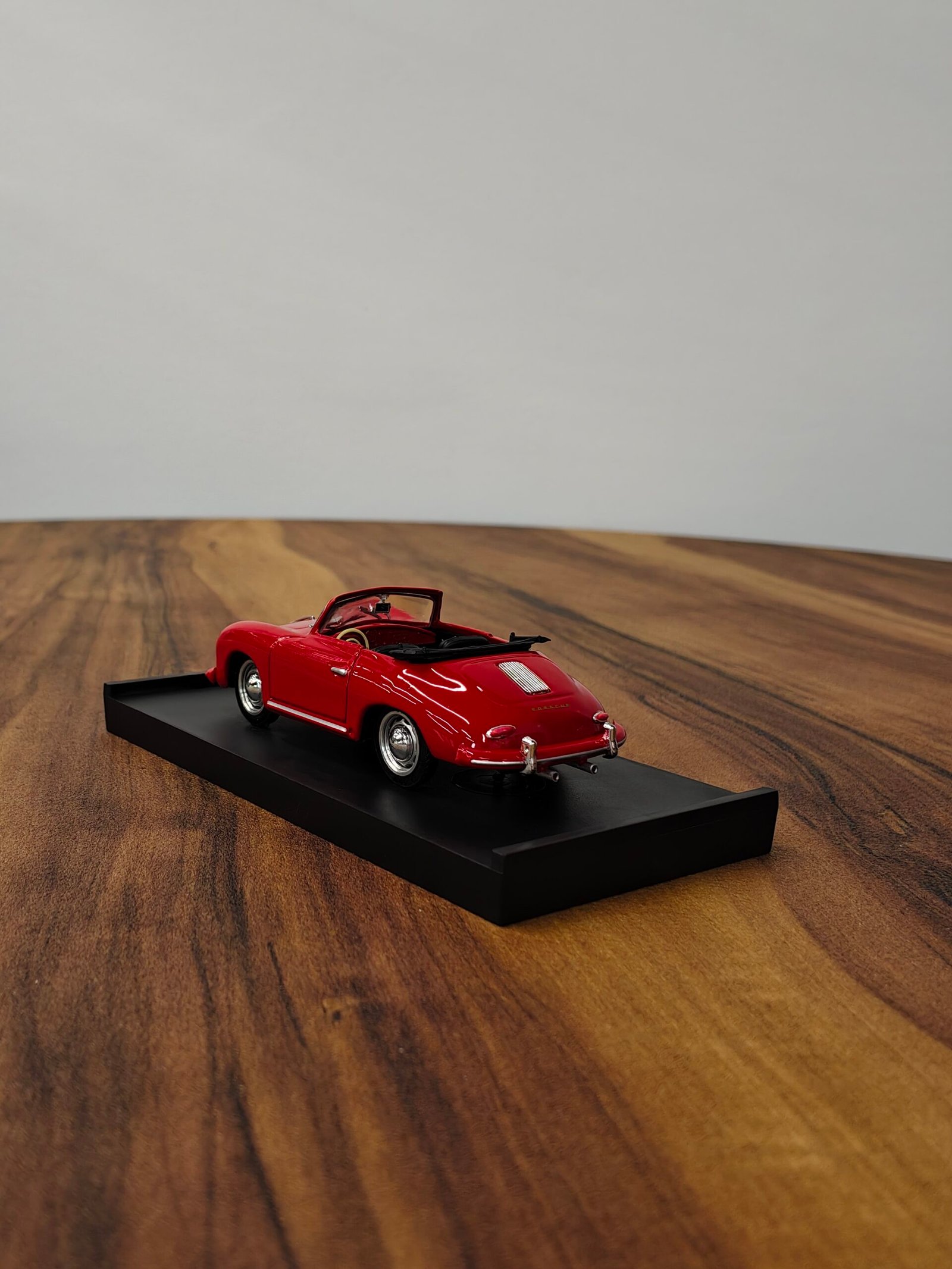 Porsche 356 Cabriolet Aperta1952 Red 1:43 - Image 4