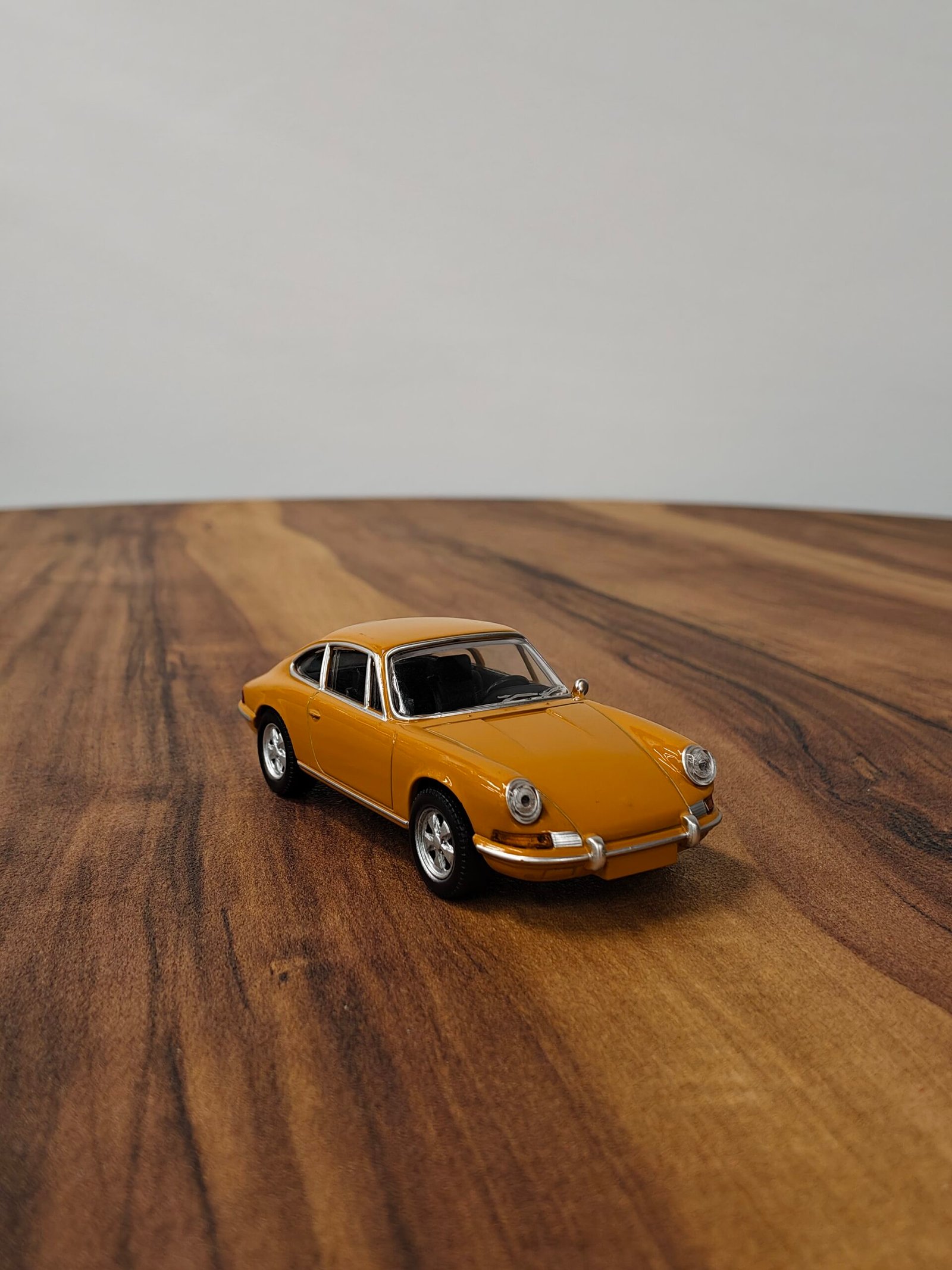 Porsche 911 Gt3 2003 Yellow 1:43 - Image 2