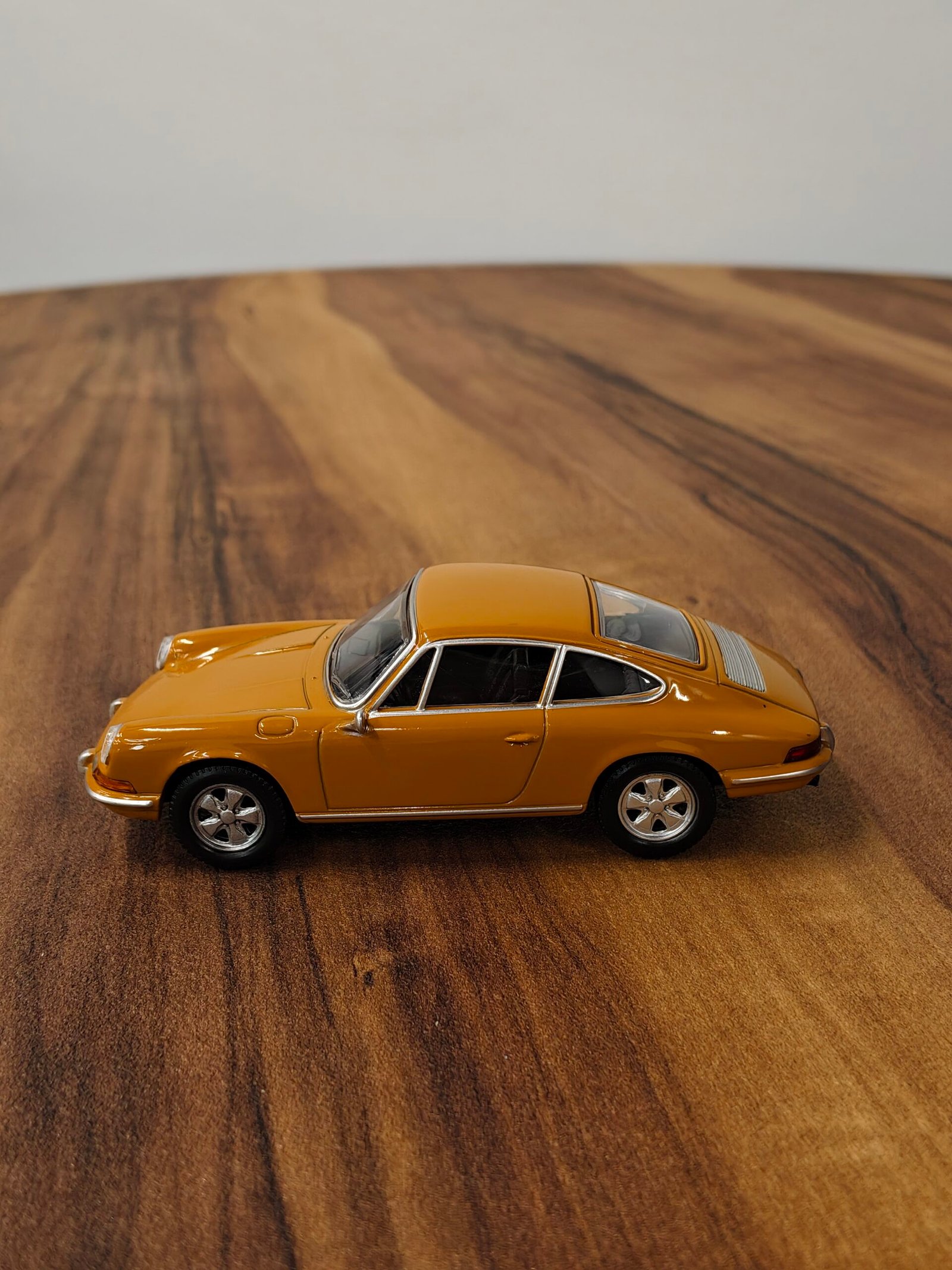 Porsche 911 Gt3 2003 Yellow 1:43 - Image 3