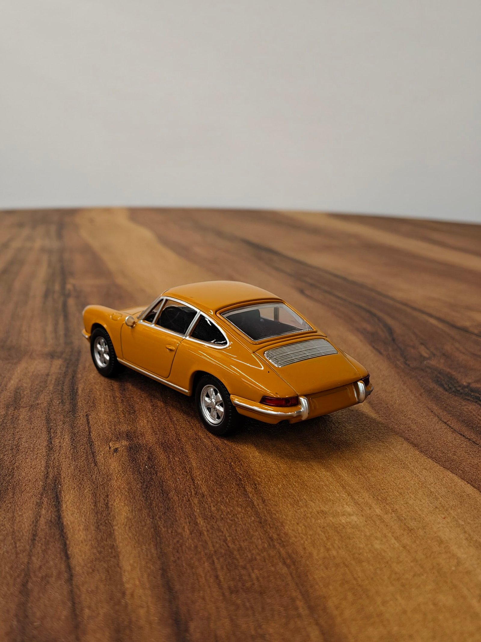 Porsche 911 Gt3 2003 Yellow 1:43 - Image 4