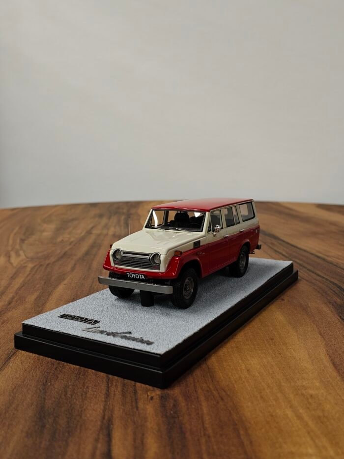 Toyota Land Cruiser FJ55 (Red/Cream) 1:43
