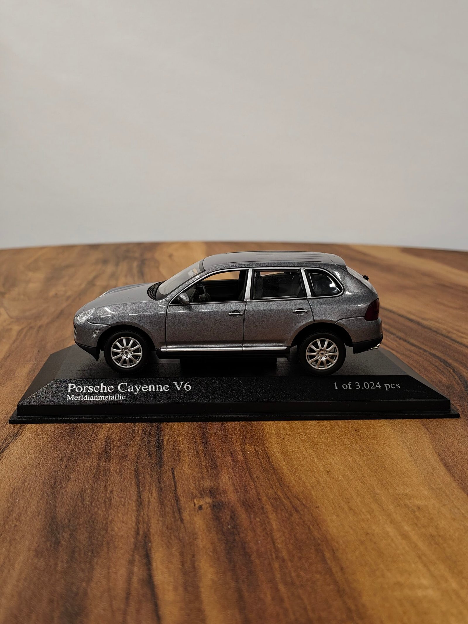 Porsche Cayenne V6 2003 Gray 1:43 - Image 3
