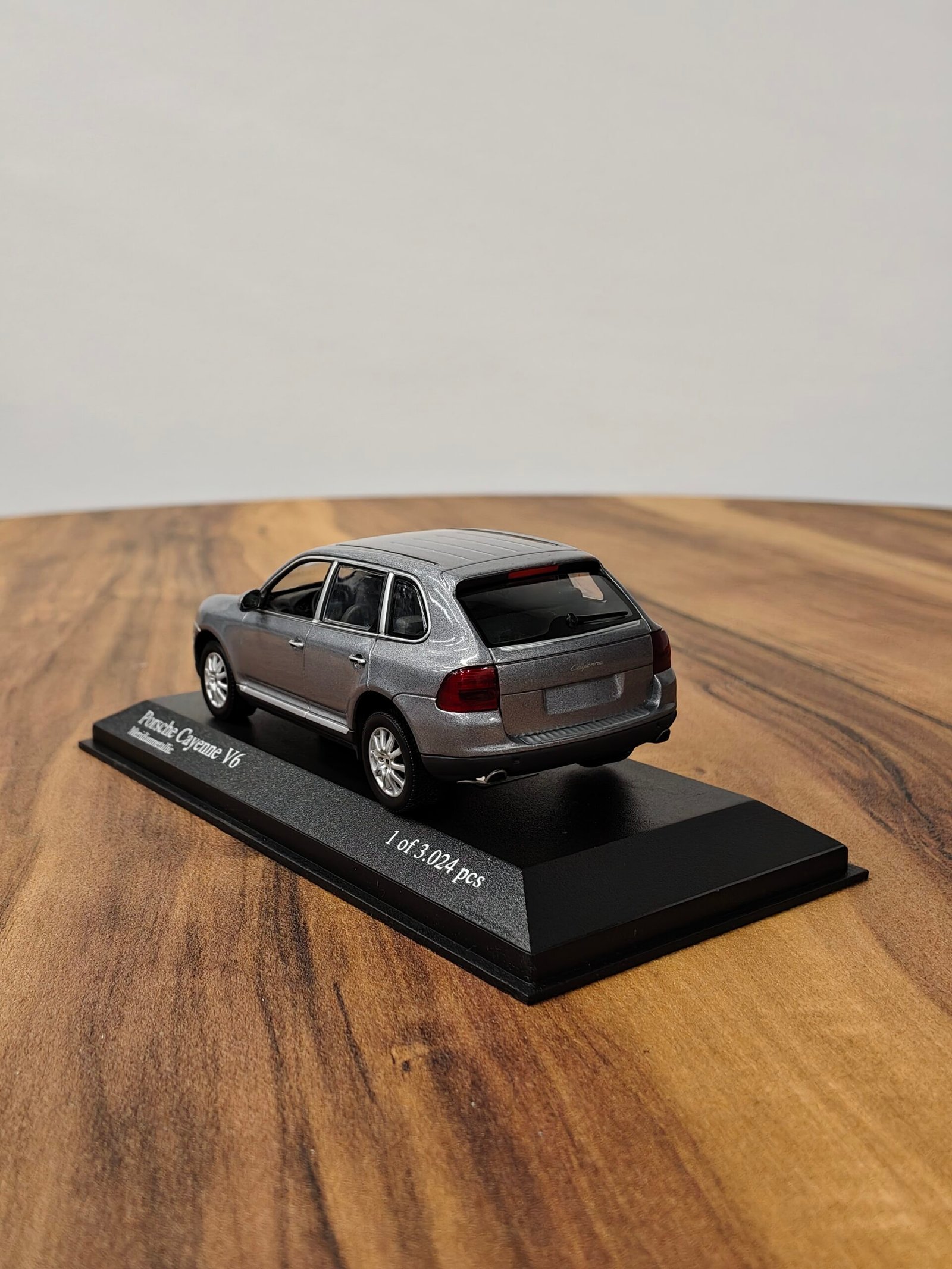 Porsche Cayenne V6 2003 Gray 1:43 - Image 4