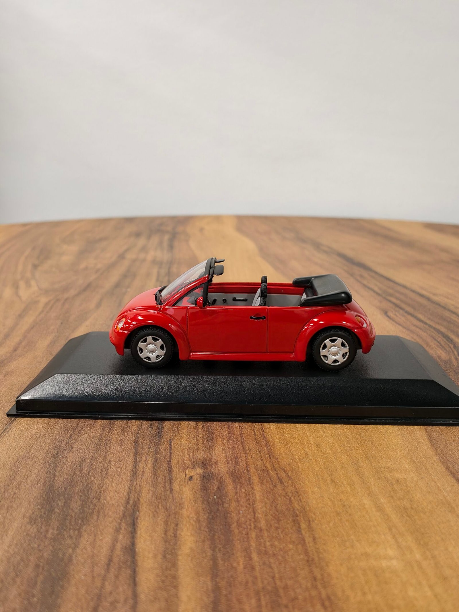 Volkswagen New Beetle Cabriolet 1994 (Red) 143 - Image 3